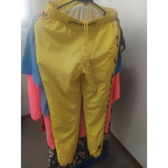Petals by Petals and Peacocks Yellow and Black Crinkle Joggers Small - Picture 1 of 7